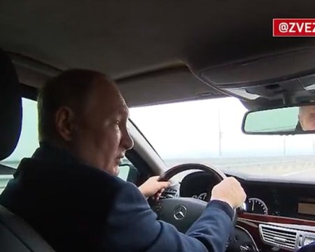 Путин инспектира Кримски мост