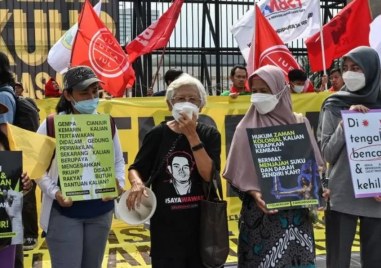 Индонезия забрани със закон извънбрачният секс, а нарушителите могат да