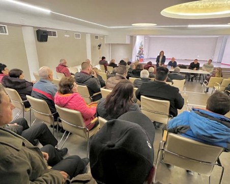 Нинова: Петков и Василев не са плод на доверие, а внимателно премислен план на Радев