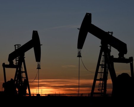 Петролът поскъпна рано днес въпреки тавана от 60 долара на руския петрол