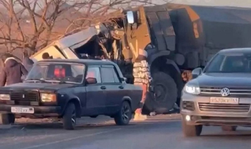 16 жертви на катастрофа с войници в Донецк