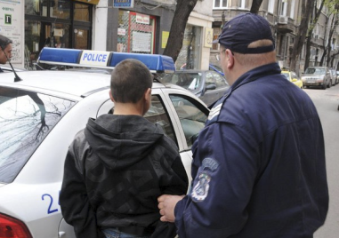 17 годишен дилър е един от задържаните при операция Бяло в