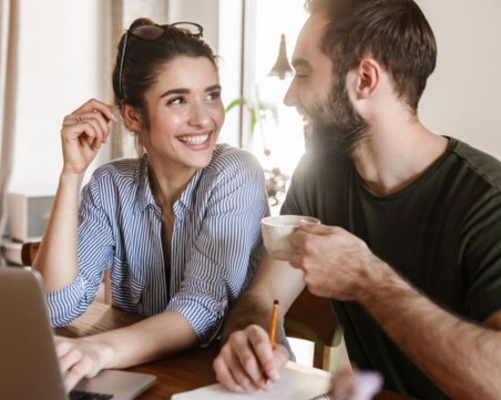 Помагало за жени: Умните мъже търсят това в дамите