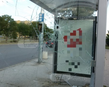 Все повече изпочупени спирки в Пловдив! Само за година ремонтите струват 10 000 лева