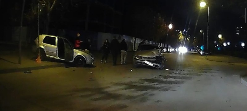 Катастрофа между два автомобила е станала до мол Пловдив. Ударът