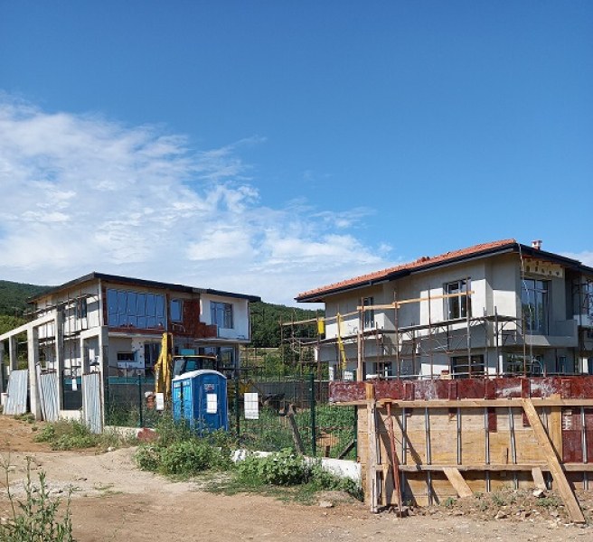 Пловдивски строител задлъжня, продават къщите му в Марково на търг