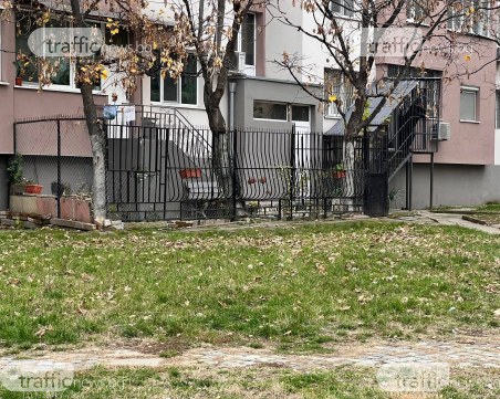 Изобретателните пловдивчани: Заградиха още един двор зад блок в Столипиново