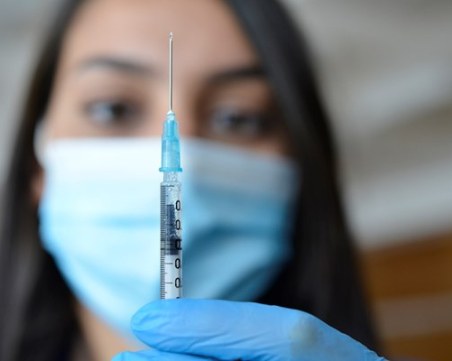 Одобриха бустерни ваксини срещу COVID за 6-месечни деца