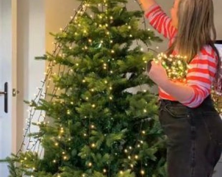 Професионален декоратор заяви, че поставяме Коледните лампички на елхите по грешен начин