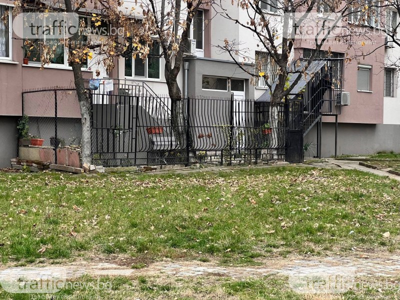 Изобретателните пловдивчани: Заградиха още един двор зад блок в Столипиново