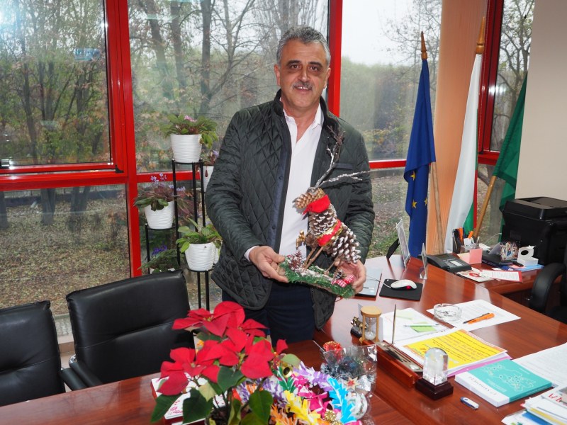 Кметът Димитър Иванов откри благотворителния коледен базар в община „Марица
