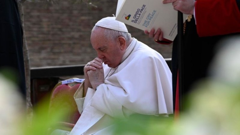 Папа Франциск се разплака, споменавайки Украйна на публична молитва