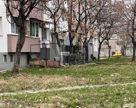 Глобиха пловдивчанката, която си загради двор пред блока в Столипиново