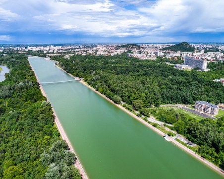Започват да източват водата от Гребната база