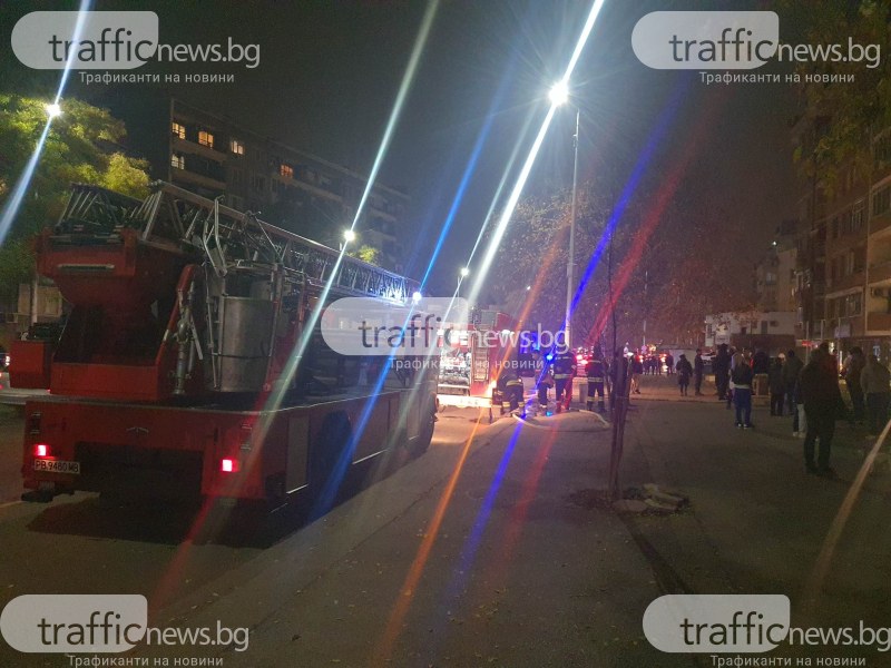 Пламъци в кооперация в Пловдив, четири пожарни и три линейки са на мястото