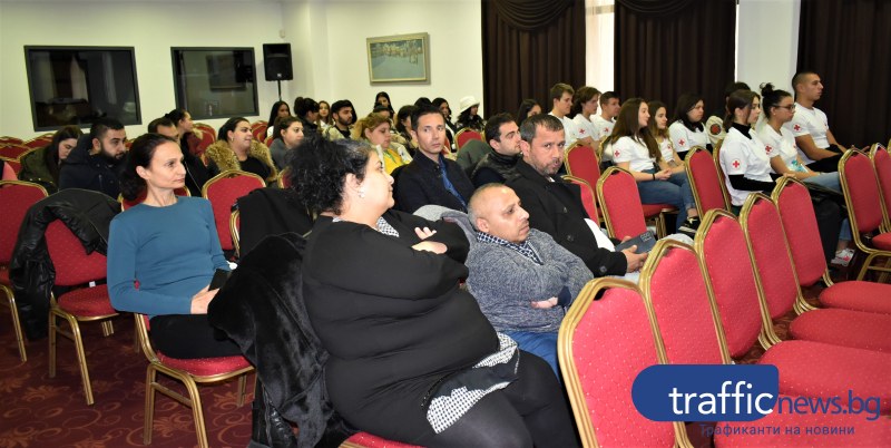Представители на ромската етническа общност и младежите на БЧК отбелязаха