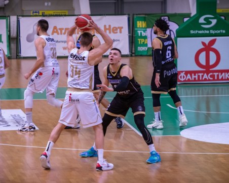 Академик загуби тежко гостуването си на шампиона Балкан