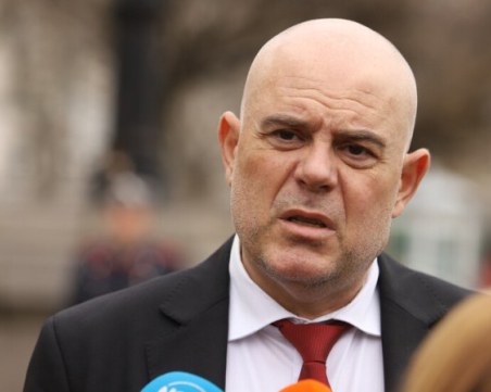 Иван Гешев: Топим се в Европа, а после очакваме да ни уважават