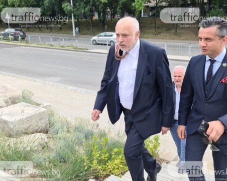 Министър Минеков: Народният театър е в най-тежкото си състояние