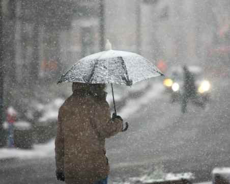 Сняг и дъжд в страната днес
