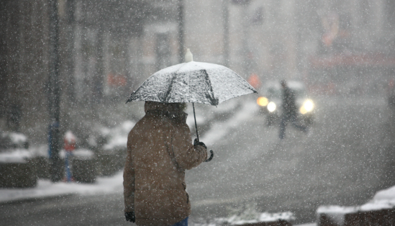 Сняг и дъжд в страната днес