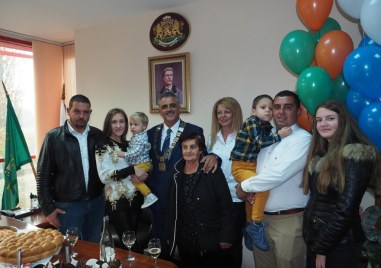 Кметът на община Марица Димитър Иванов стана дядо на трето
