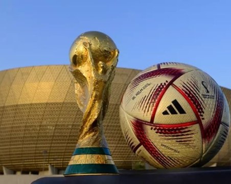 ФИФА представи нова топка за последните четири мача от световното