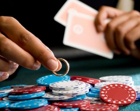 НАП вече приема заявления за вписване на зависимите от хазарта