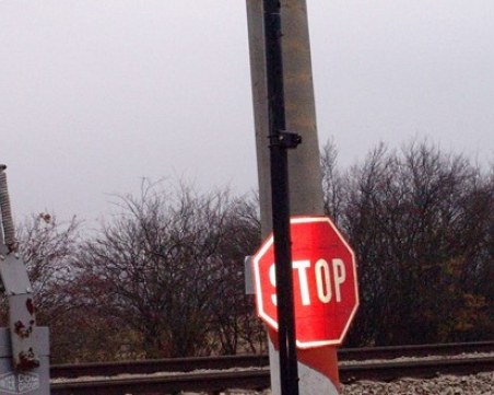 Шофьор опита да подкупи полицаи в Белозем, минал при затворен жп прелез