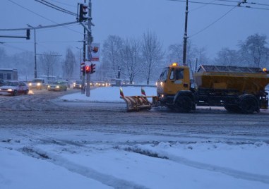 Над 110 снегорина чистят в София след валежите от сняг