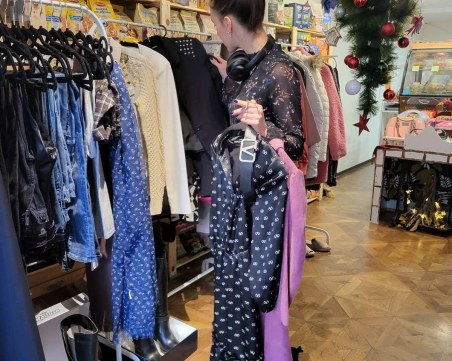 Пловдивчанки се включиха в благотворителен базар за жена от Богдан, загубила дома си в наводненията