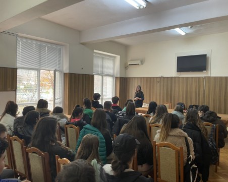 Прокурори от Районна прокуратура – Пловдив изнесоха открит урок пред ученици
