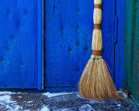 В затвора в Бойчиновци: Намериха наркотици, скрити в метла