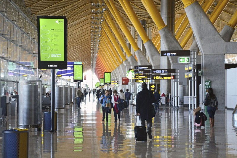 Служители на испанския летищен оператор Aena планират да стачкуват около