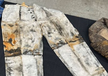 Мъжки работни панталони за които служителите на търг в Ню