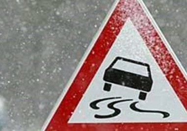 Предупреждение за заледяване по пътищата заради понижението на температурите Пътят