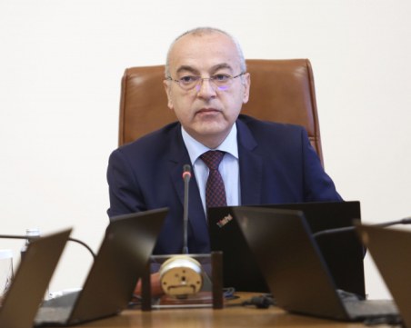 Премиерът: Вече си представях заглавията в медиите - Гълъб Донев отлетя