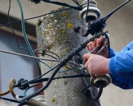 Спипаха хотел да краде ток