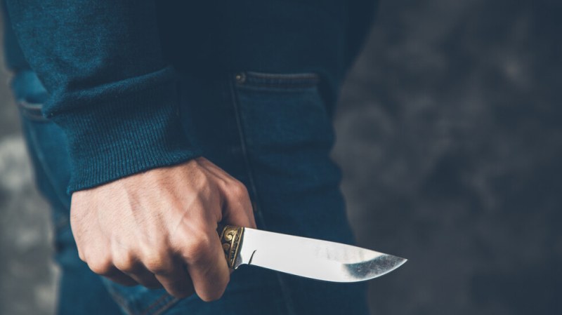 36-годишен нападна с нож свой съгражданин, защото го е прередил