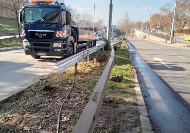 По няколко натоварени пътни отсечки в Пловдив започна монтажът на