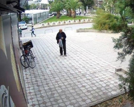 Издирват мъж, задигнал колело пред игрална зала в Кършияка