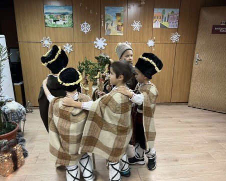 Малки коледарчета гостуваха на кмета на „Северен