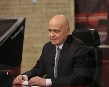 Слави: Гледаме скъпа политическа новогодишна програма
