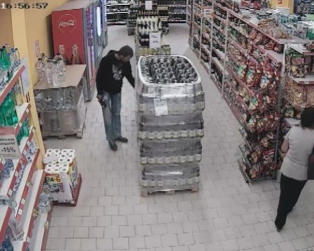 76-годишна жена опита да обере магазин в Кючука