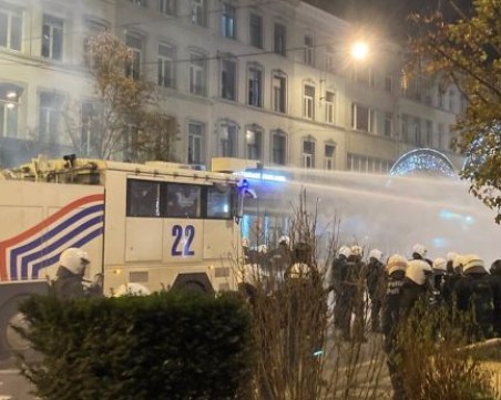 Мобилизират 14 000 полицаи във Франция за финала на Мондиала