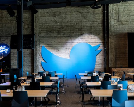 Twitter закри акаунтите на журналисти от няколко медии