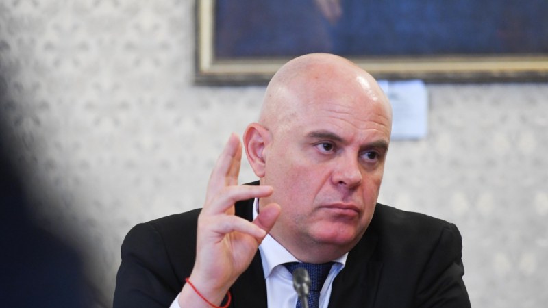 Главният прокурор Иван Гешев коментира казуса със сигнала срещу Военен