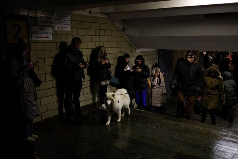 След най-масираните от седмици руски ракетни удари в Киев днес