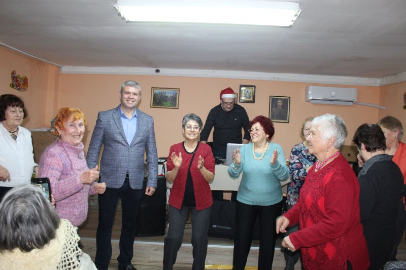 Стоян Алексиев гостува на Коледно тържество в ПК „Надежда