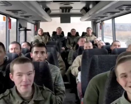 Москва надъхва младите руснаци за армията – обещават им бъдеще без алкохолизъм и бедност